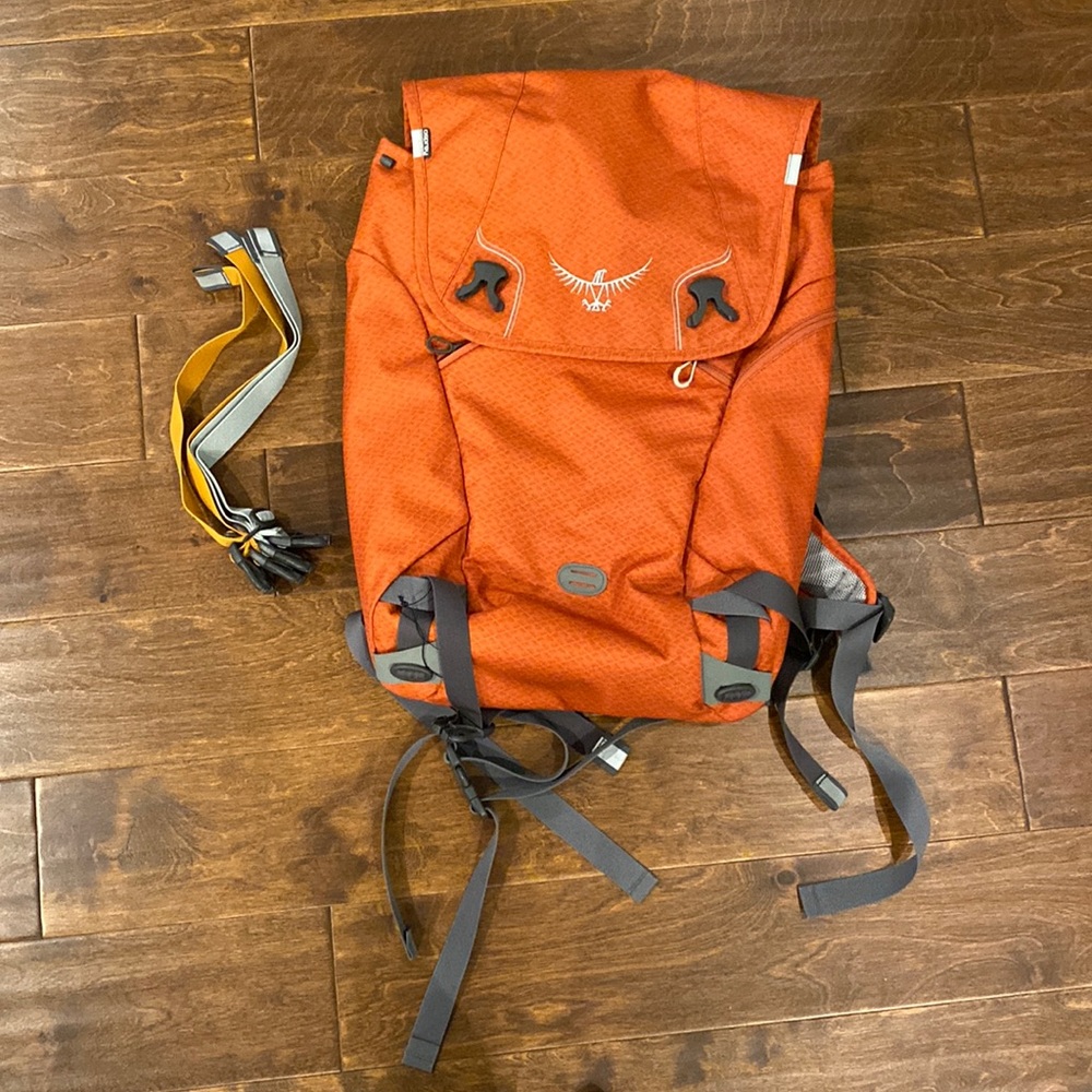 Osprey unisex book bag- never used! Like new!